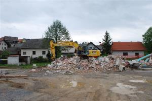 LOKALNA CESTA PRED CERKVIJO SV. KANCIJANA SE PREUREJA
